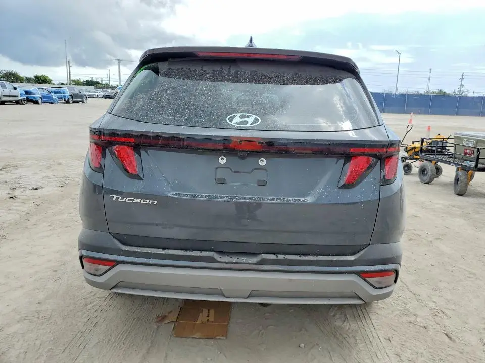 2025 HYUNDAI TUCSON SE  