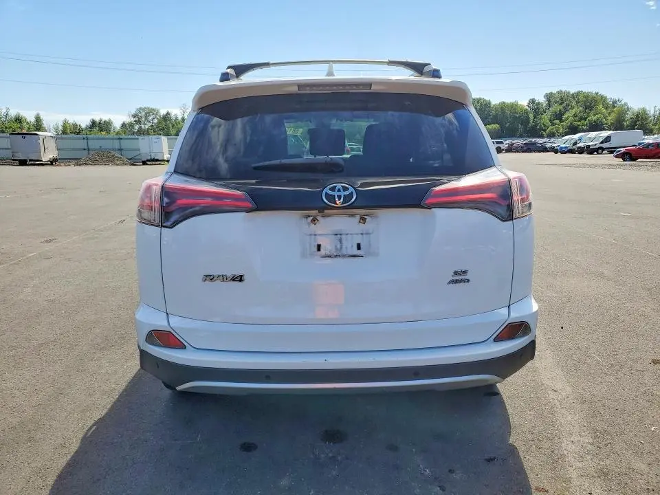 2016 TOYOTA RAV4 SE  