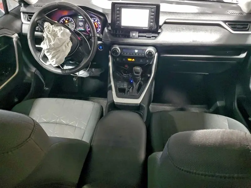 2021 TOYOTA RAV4 XLE  