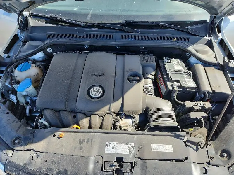 2013 VOLKSWAGEN JETTA SE  