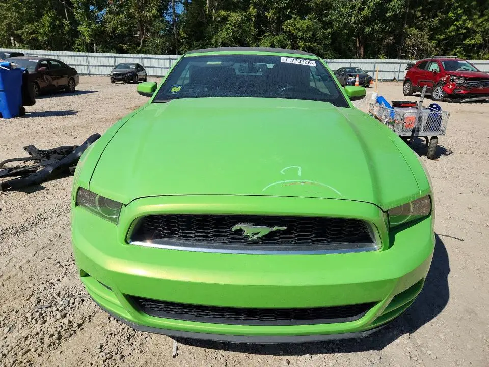 2013 FORD MUSTANG V6 CONVERTIBLE  