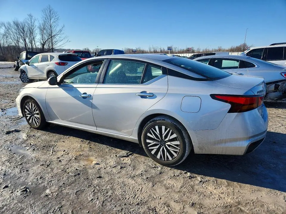 2023 NISSAN ALTIMA SV  