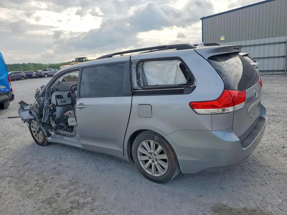 2011 TOYOTA SIENNA LIMITED 7-PASSENGER  