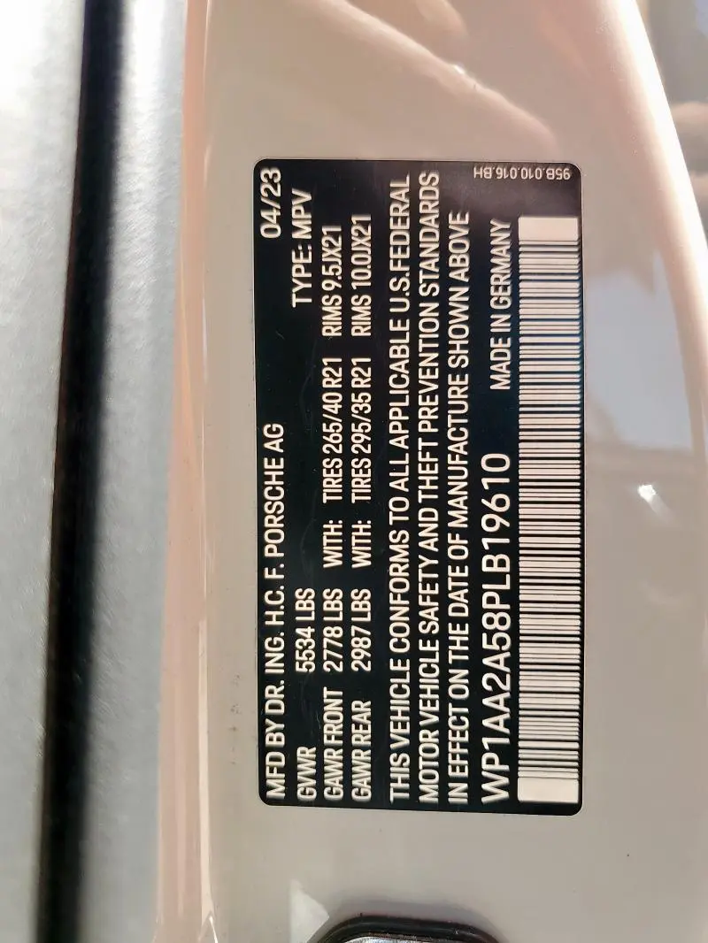 2023 PORSCHE MACAN BASE  