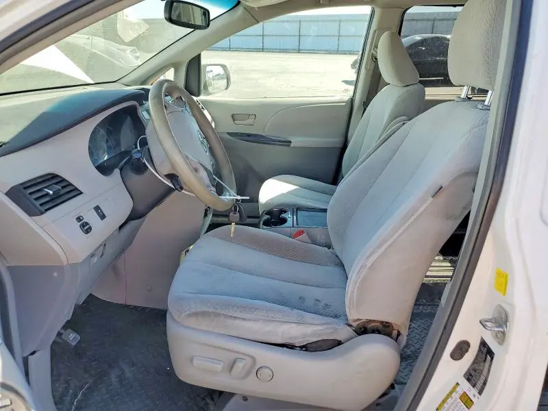 2011 TOYOTA SIENNA LE  