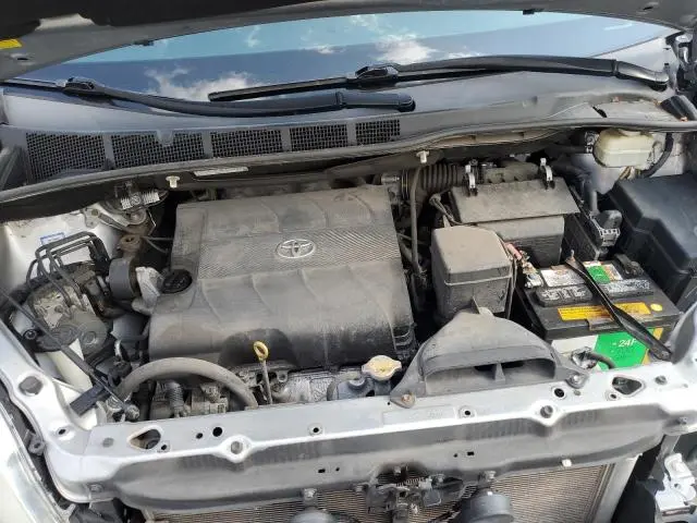 2016 TOYOTA SIENNA LE  