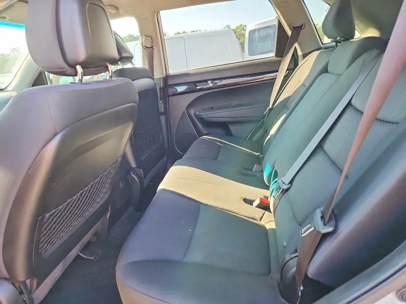 2011 KIA SORENTO LX  