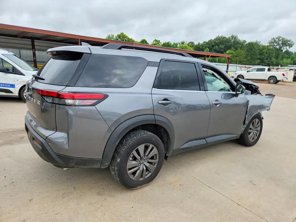 2025 NISSAN PATHFINDER SV  