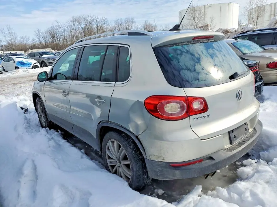 2011 VOLKSWAGEN TIGUAN S  
