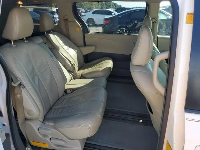 2012 TOYOTA SIENNA XLE  