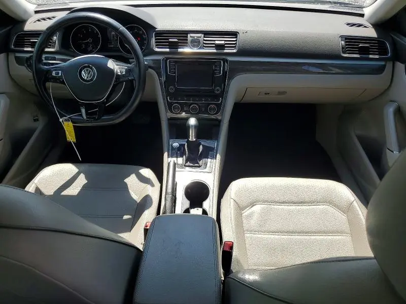 2016 VOLKSWAGEN PASSAT SE  