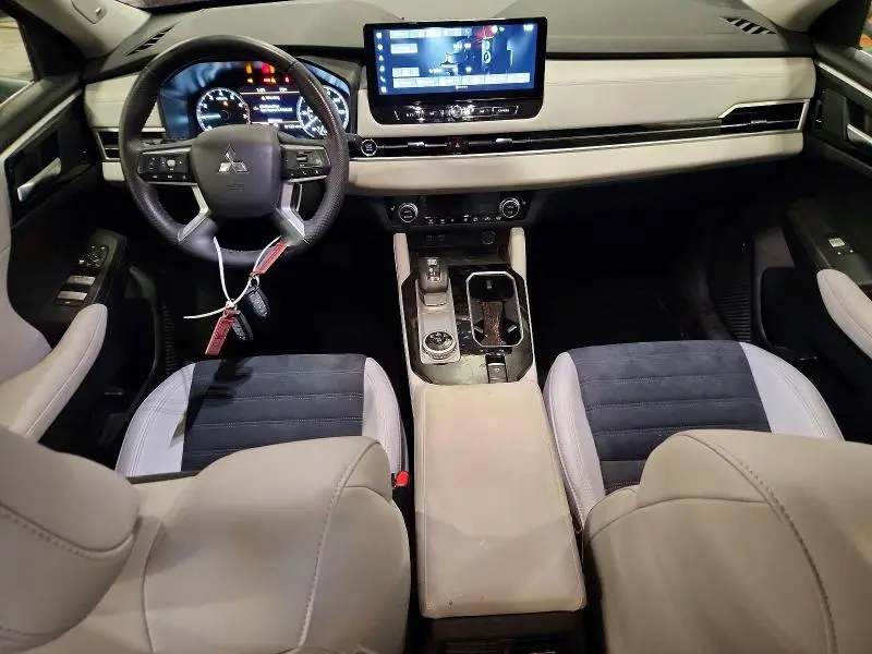 2025 MITSUBISHI OUTLANDER SE  