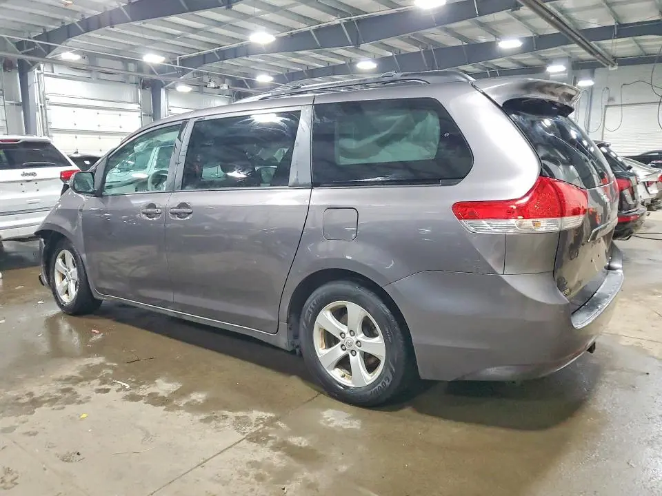 2014 TOYOTA SIENNA LE 8-PASSENGER  