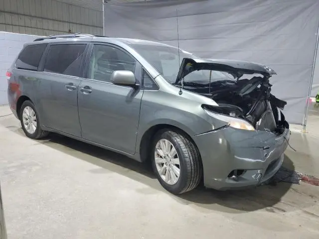 2013 TOYOTA SIENNA LE  