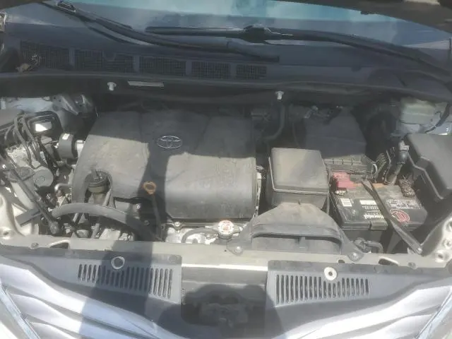2017 TOYOTA SIENNA XLE  