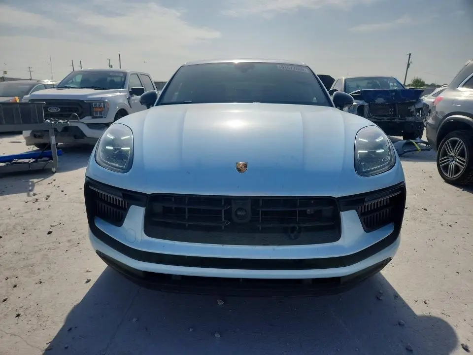2025 PORSCHE MACAN   