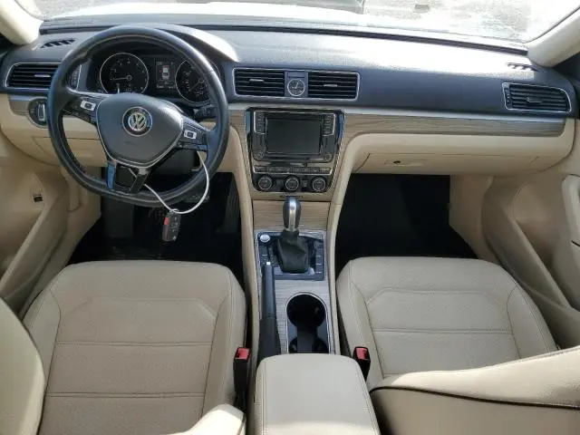 2017 VOLKSWAGEN PASSAT SE  
