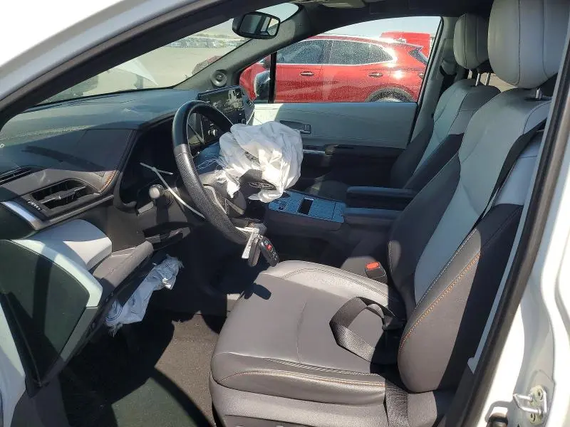 2021 TOYOTA SIENNA XSE  