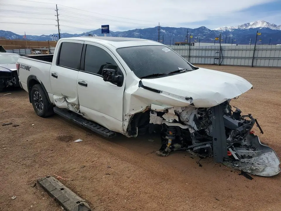 2024 NISSAN TITAN PRO-4X  