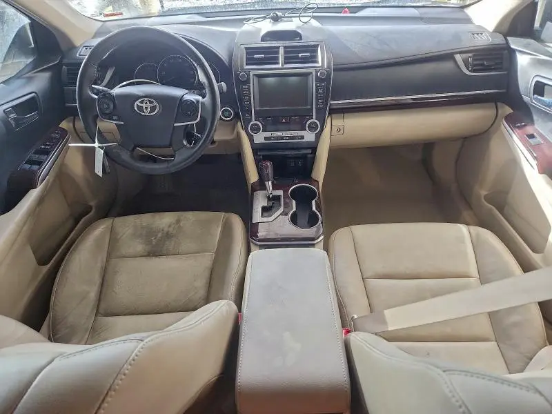 2014 TOYOTA CAMRY SE  