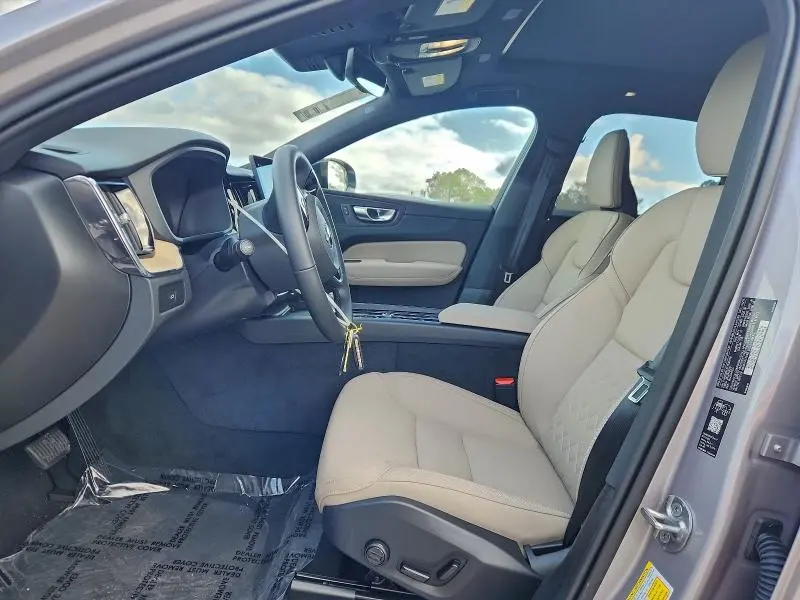 2026 VOLVO XC60 PLUS  