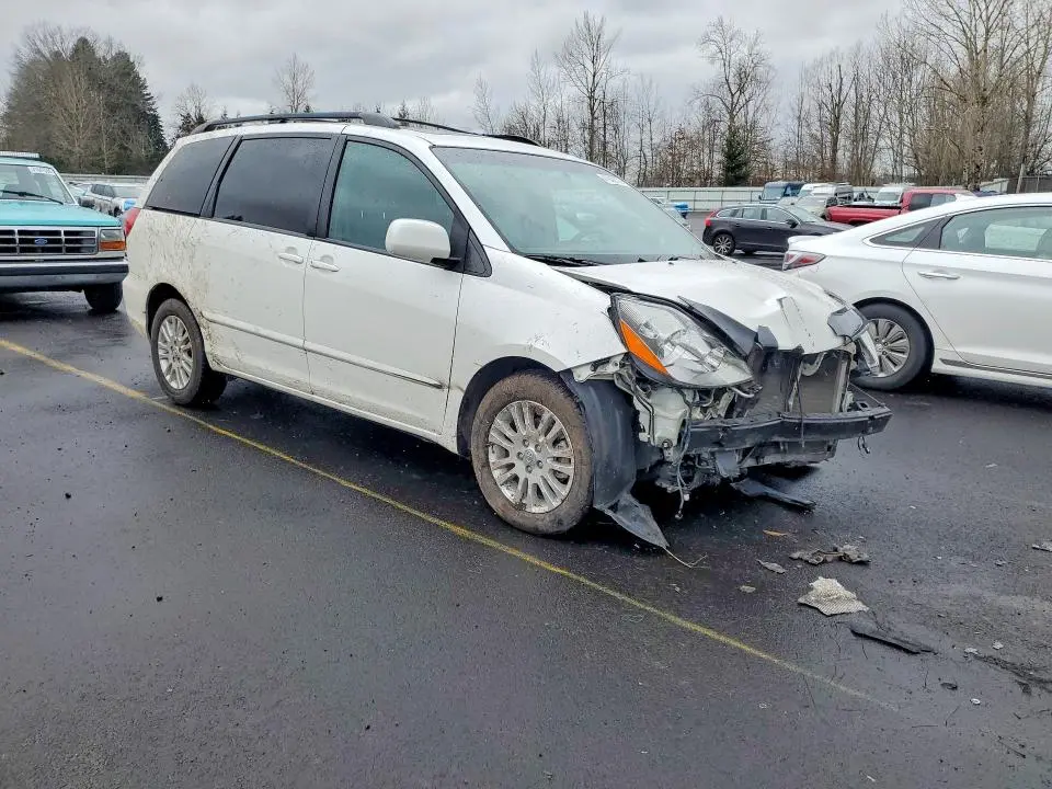 2010 TOYOTA SIENNA XLE  