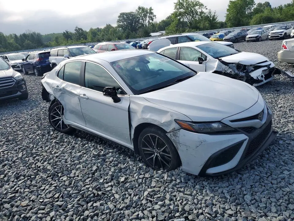 2022 TOYOTA CAMRY SE  