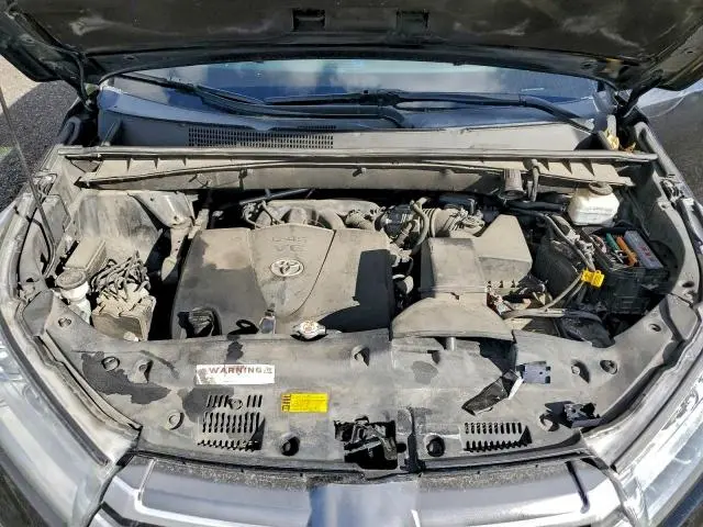 2019 TOYOTA HIGHLANDER LE  