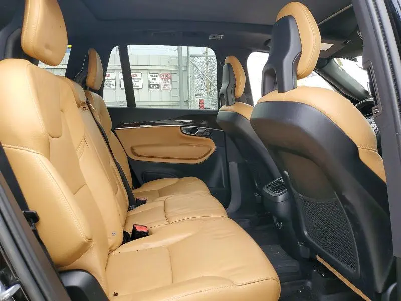 2017 VOLVO XC90 T6  