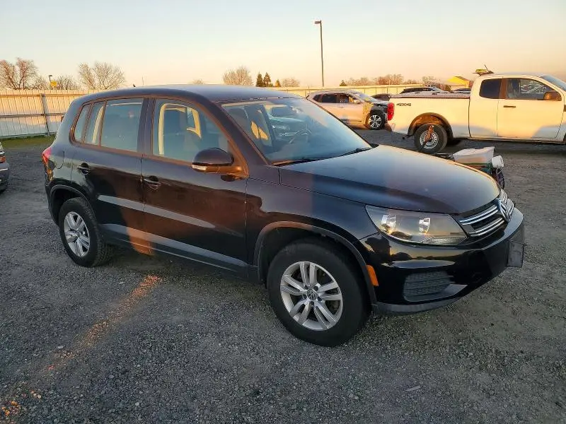 2013 VOLKSWAGEN TIGUAN S  