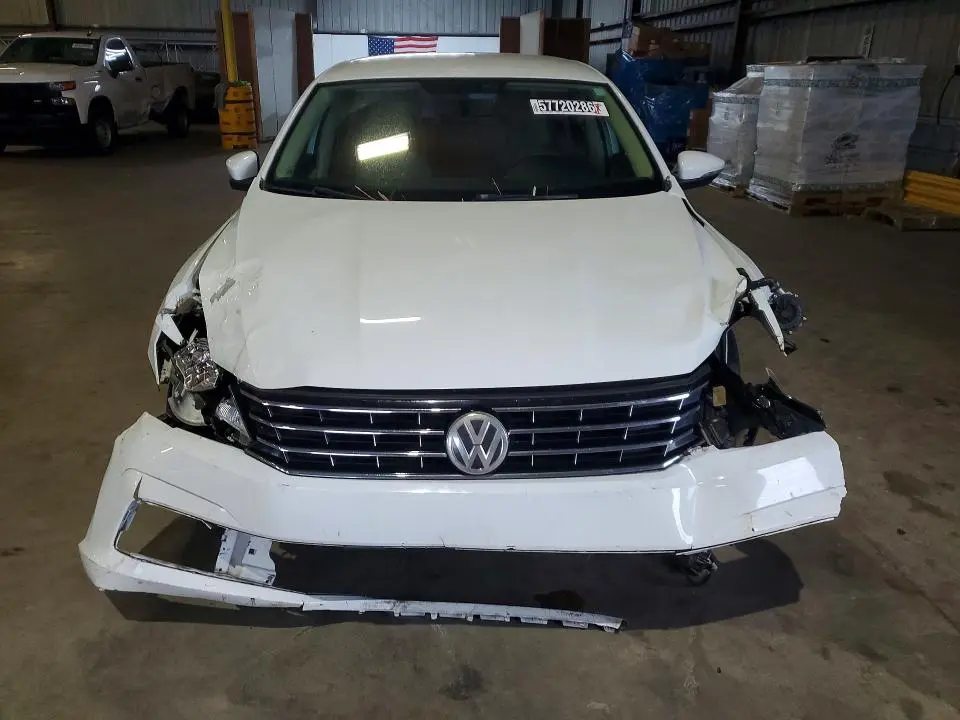 2017 VOLKSWAGEN PASSAT S  