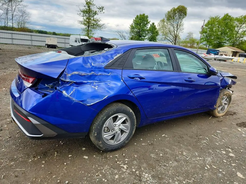 2024 HYUNDAI ELANTRA SE  