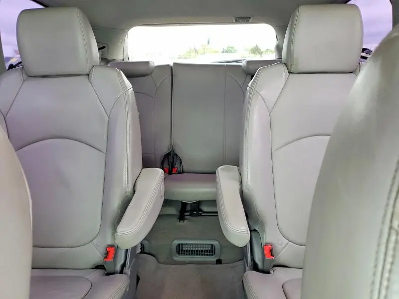 2012 CHEVROLET TRAVERSE LT  