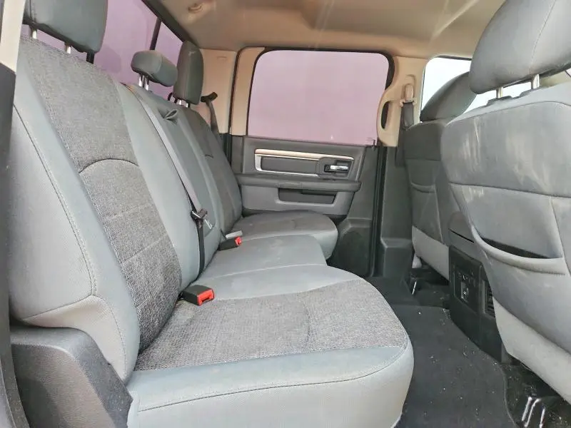 2016 RAM 1500 SLT  