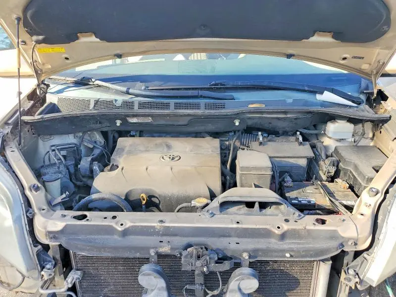 2012 TOYOTA SIENNA LE 8-PASSENGER  