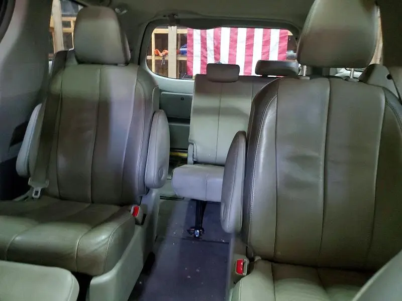 2013 TOYOTA SIENNA LIMITED 7-PASSENGER  