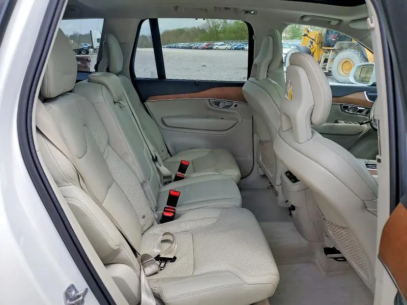 2016 VOLVO XC90 T6  