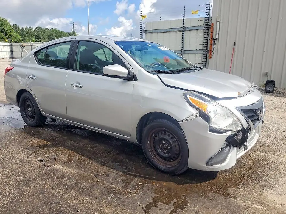 2018 NISSAN VERSA SV  