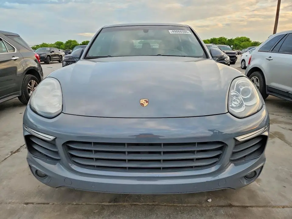 2017 PORSCHE CAYENNE   