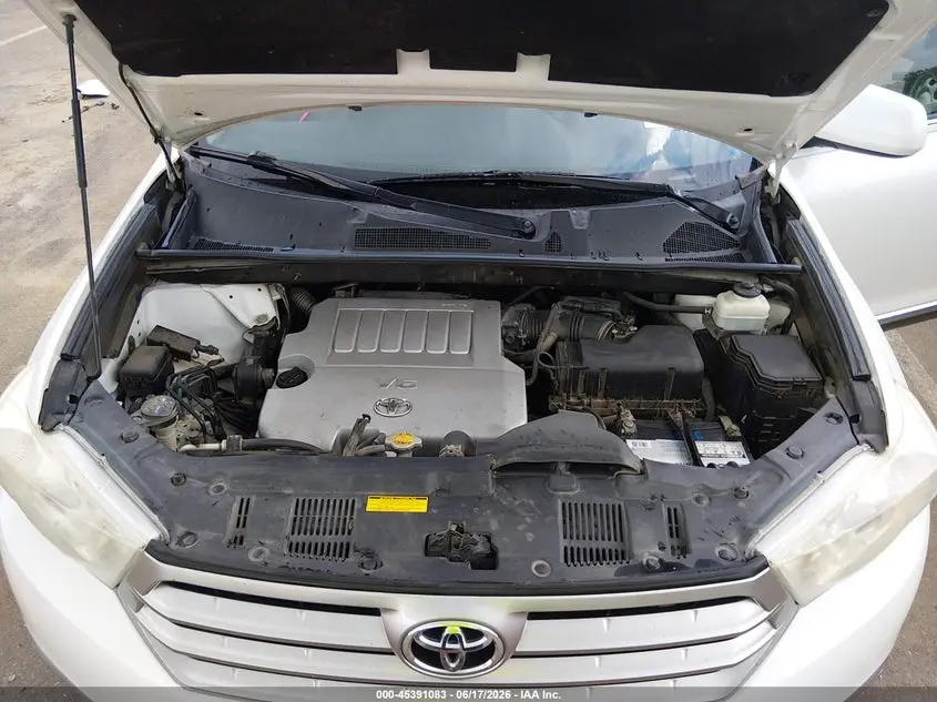 2013 TOYOTA HIGHLANDER SE V6