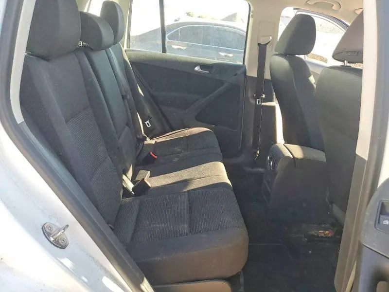 2015 VOLKSWAGEN TIGUAN S  