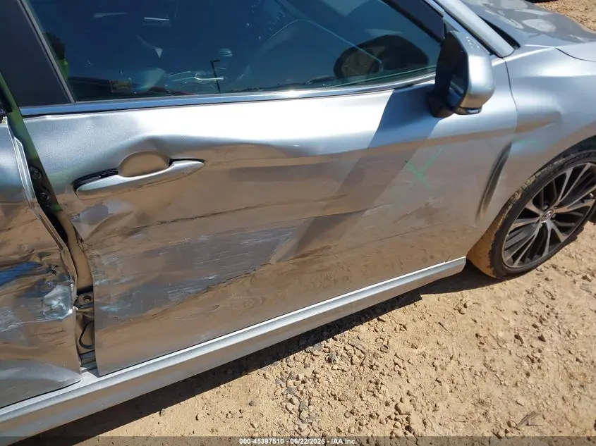 2018 TOYOTA CAMRY SE