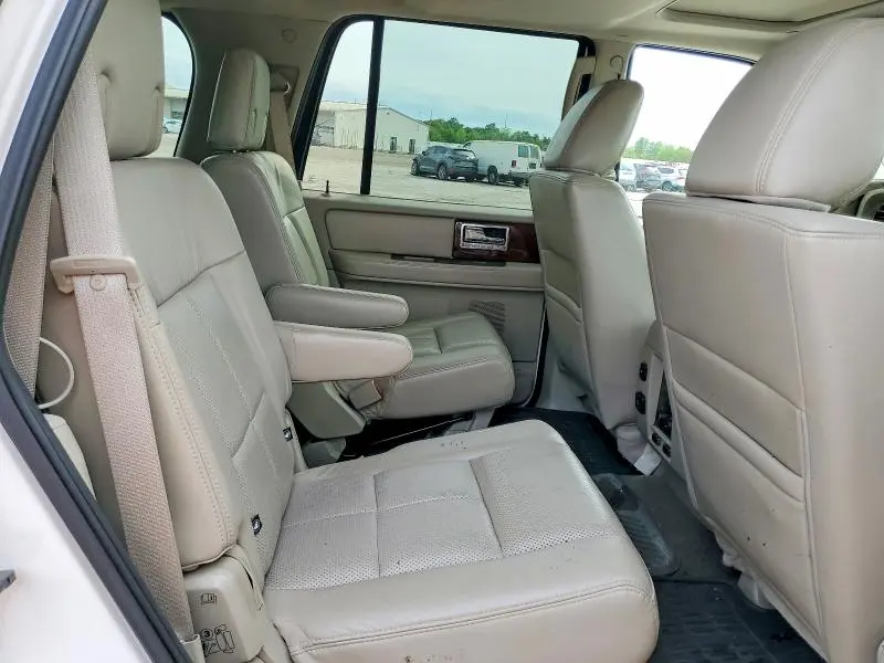 2011 LINCOLN NAVIGATOR   