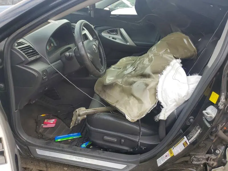 2011 TOYOTA CAMRY SE V6  