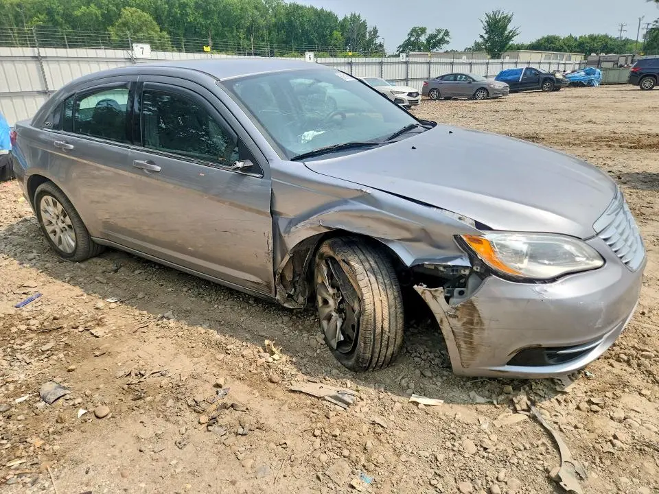 2013 CHRYSLER 200 LX  