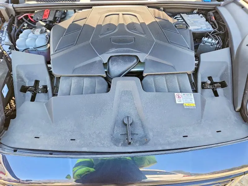 2024 PORSCHE CAYENNE   