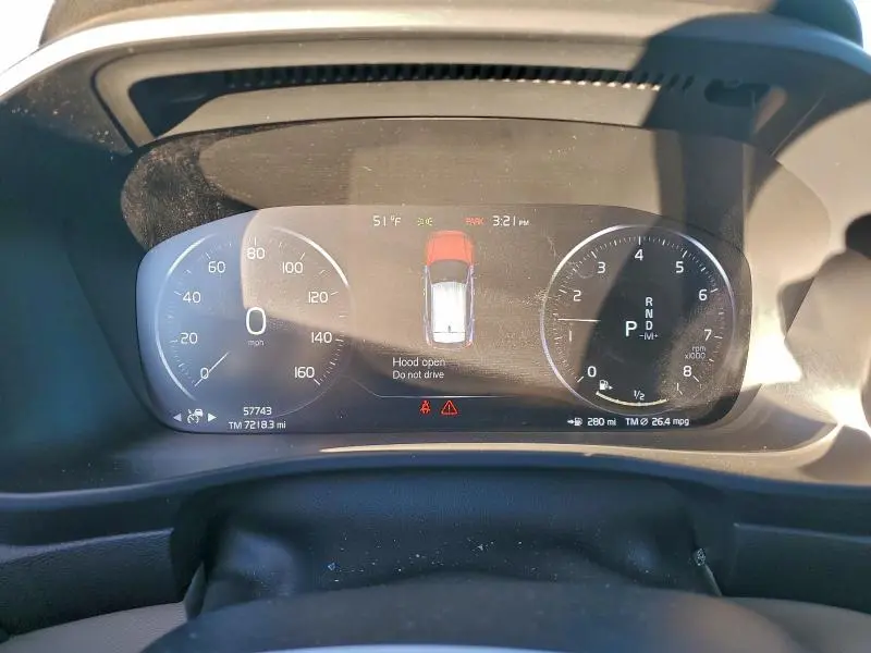 2019 VOLVO XC40 T5 MOMENTUM  