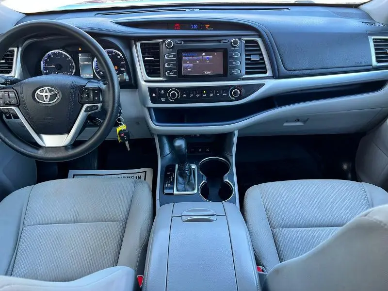 2018 TOYOTA HIGHLANDER LE  