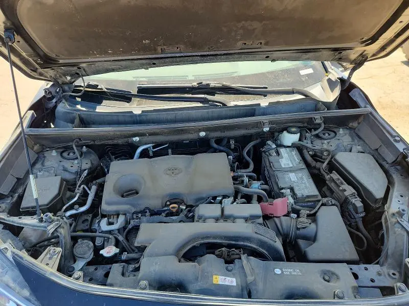 2021 TOYOTA RAV4 XLE  