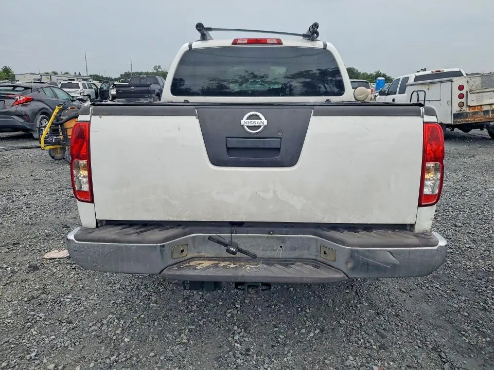 2010 NISSAN FRONTIER SE V6  